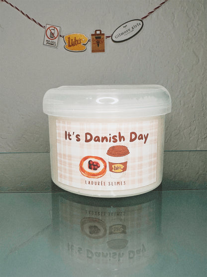 𝑰𝒕'𝒔 𝑫𝒂𝒏𝒊𝒔𝒉 𝑫𝒂𝒚